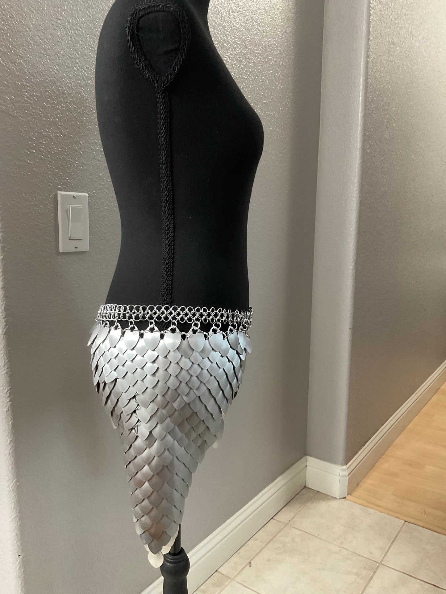 Silver Scalemail Hip Armor