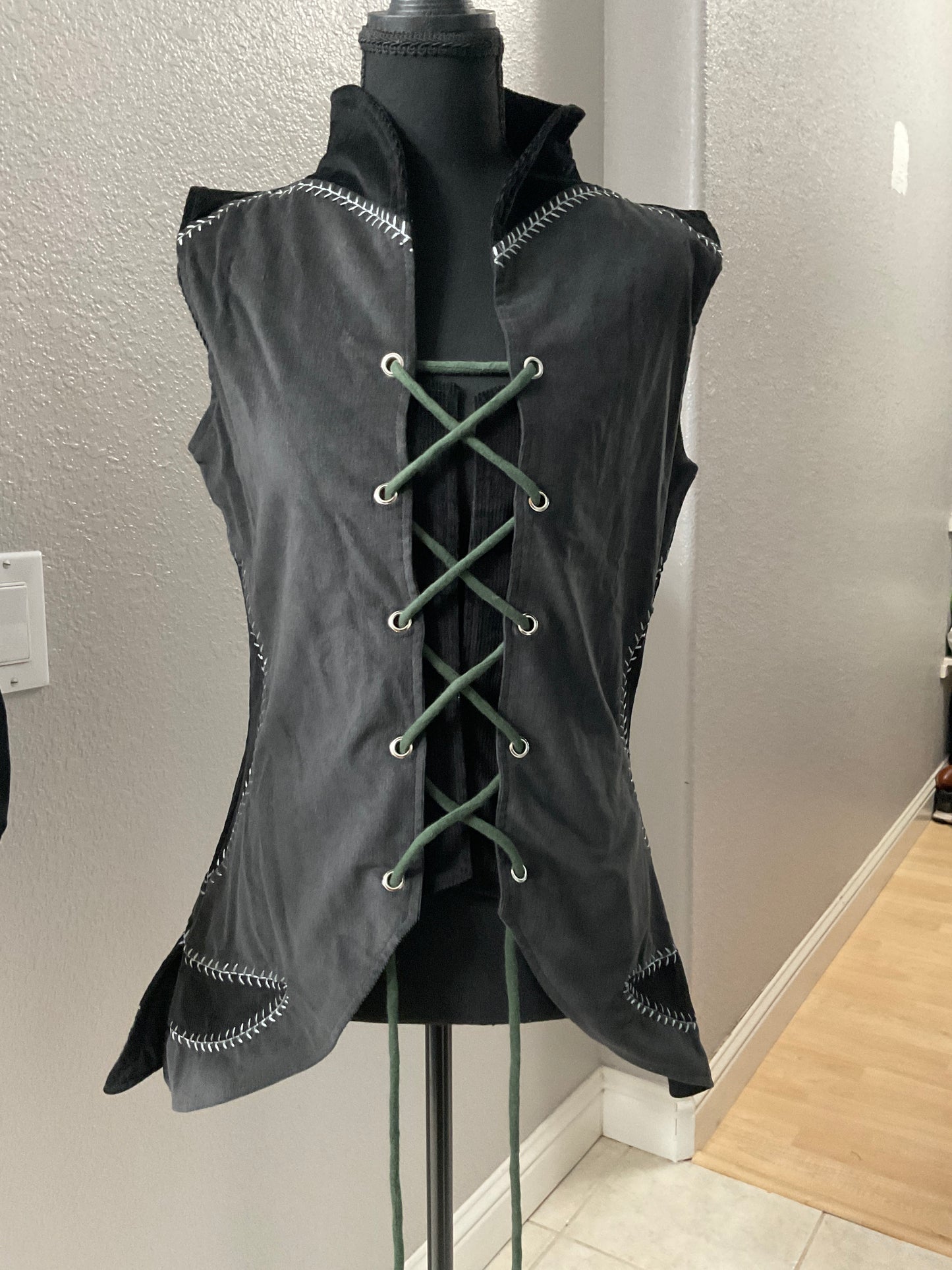 Dark Cottage Black Velvet Sleeveless Top Size S