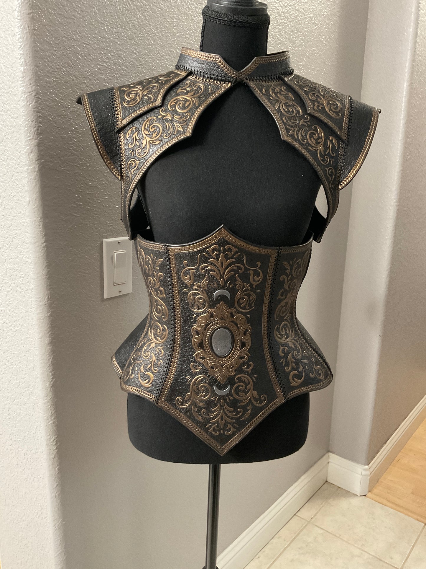 Black & Gold Leather waist Cincher & Shoulder Pauldrons Size 36-28-36