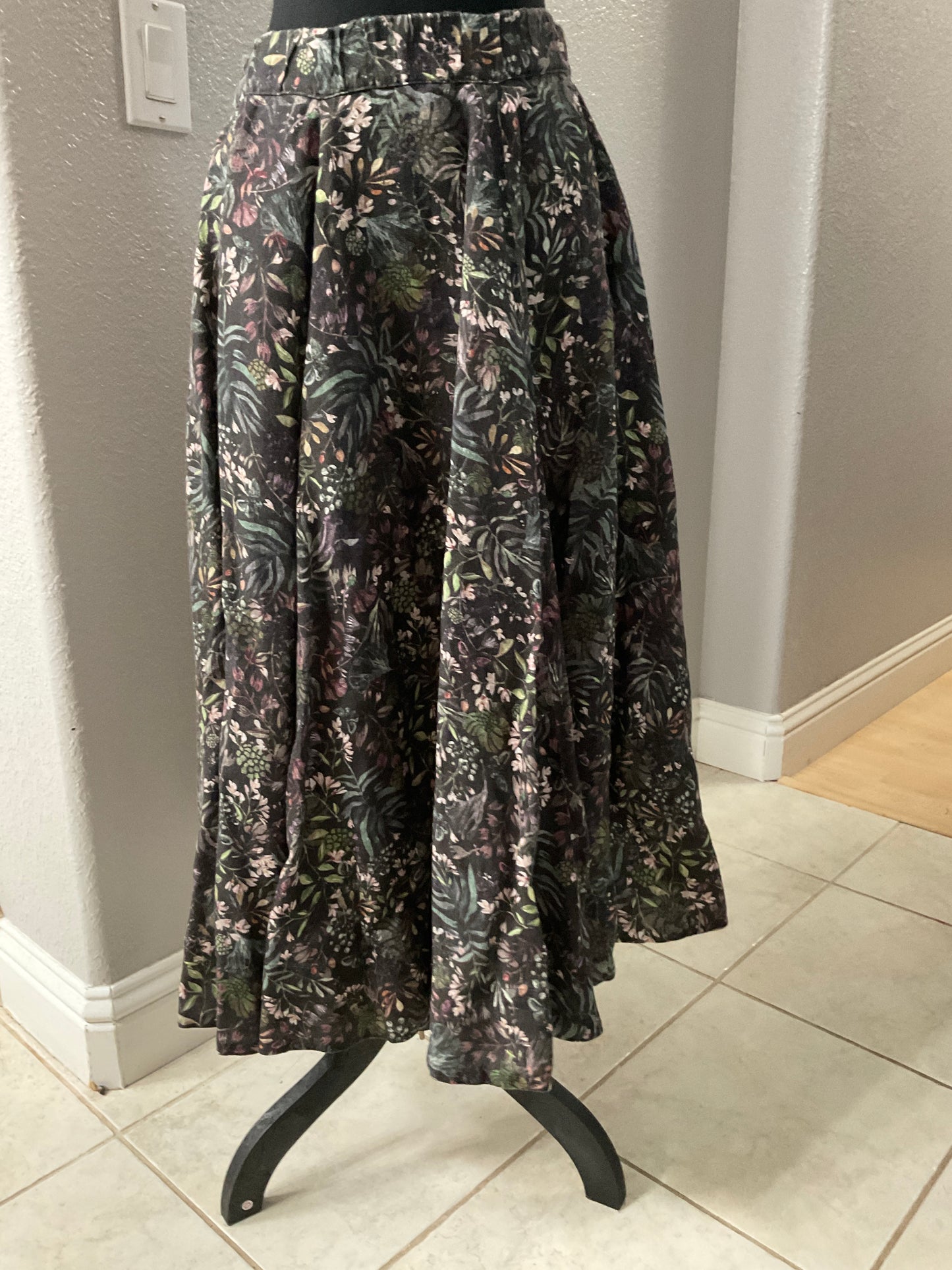 Son de Flor Black and Floral Linen Skirt Size S