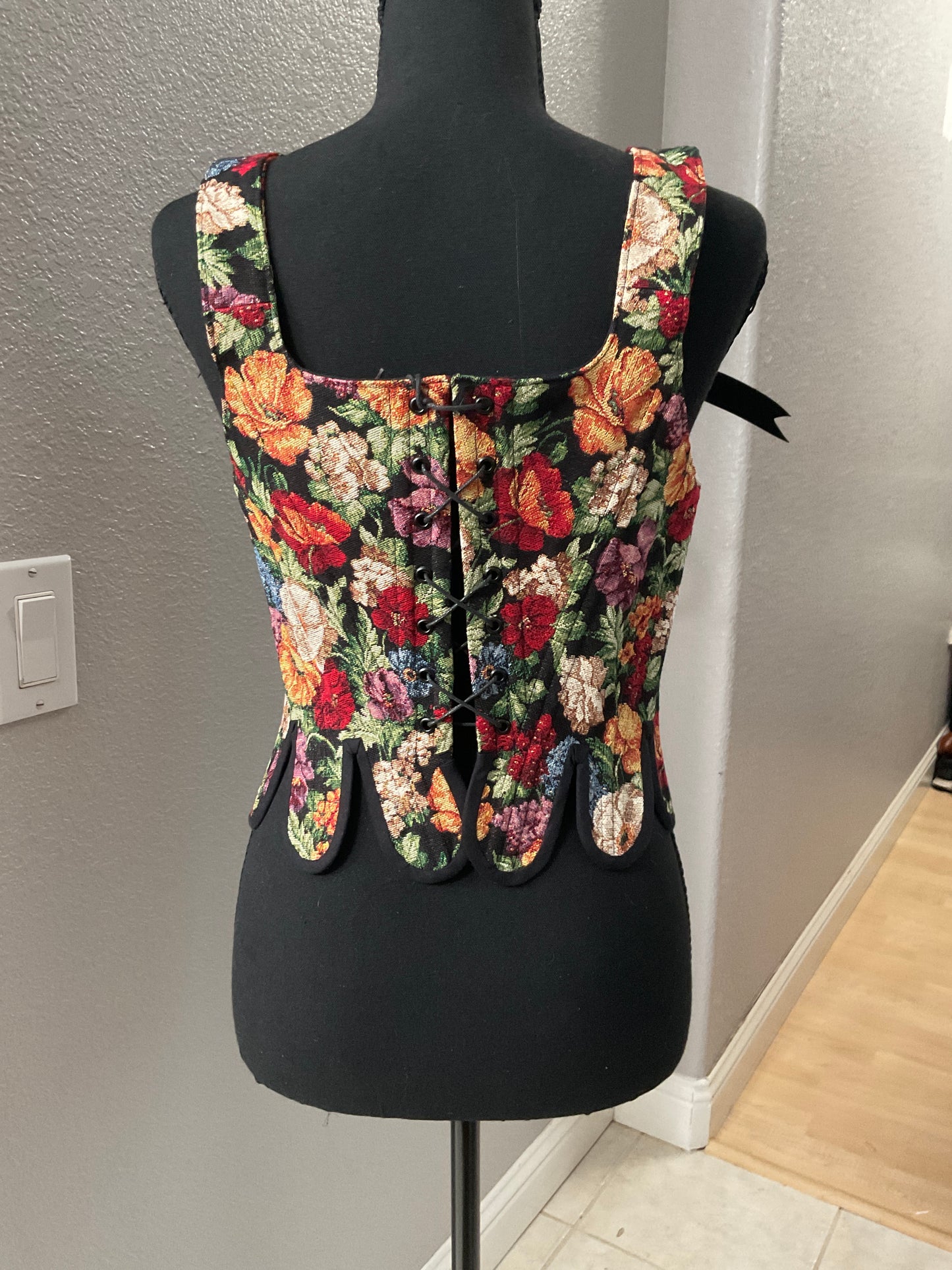 Black & Floral Lace Front & Back Stays Size M/L