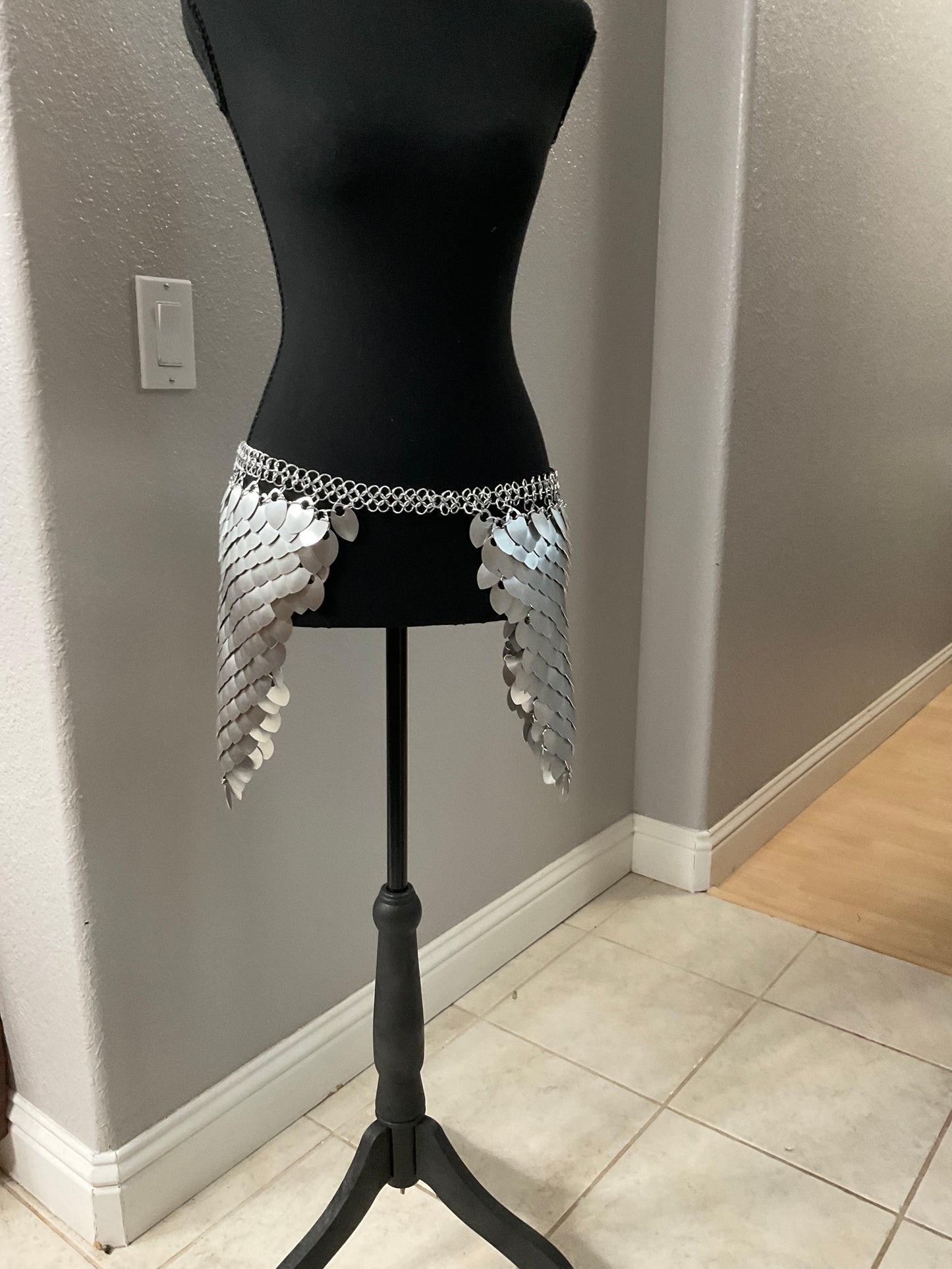 Silver Scalemail Hip Armor
