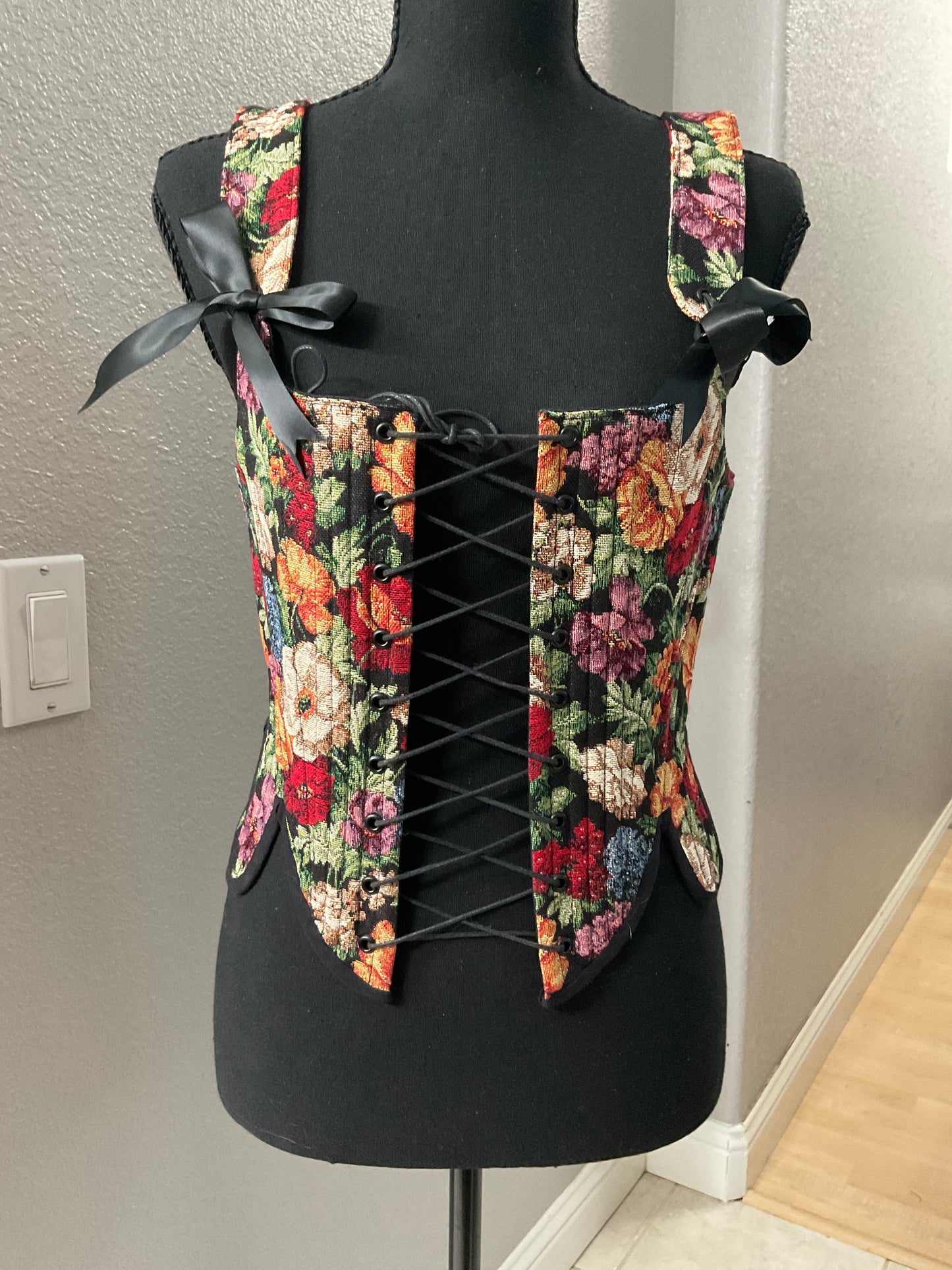 Black & Floral Lace Front & Back Stays Size M/L