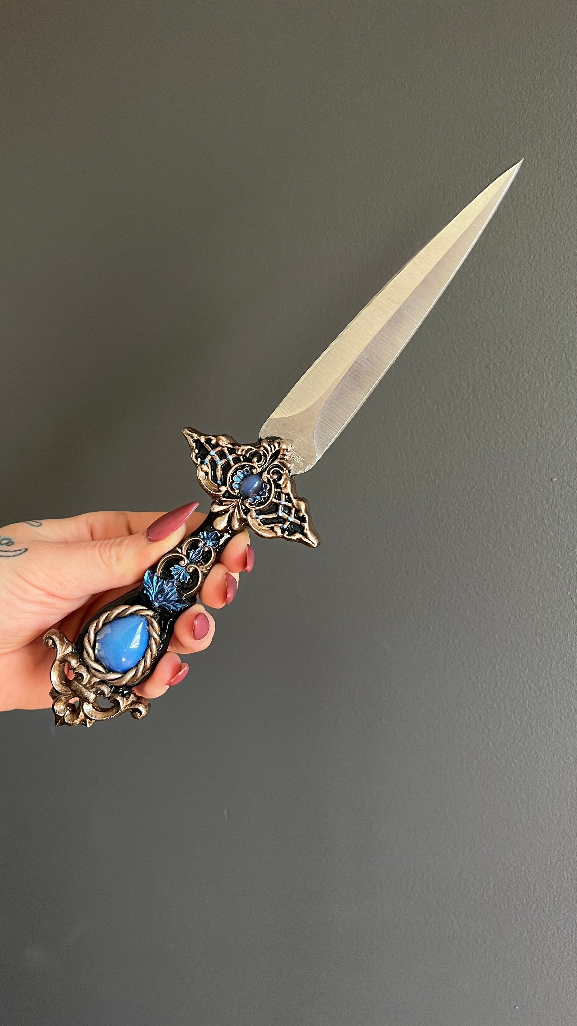 The Huntress Customized Elegant Fantasy Dagger – Dead Wrath and Beyond