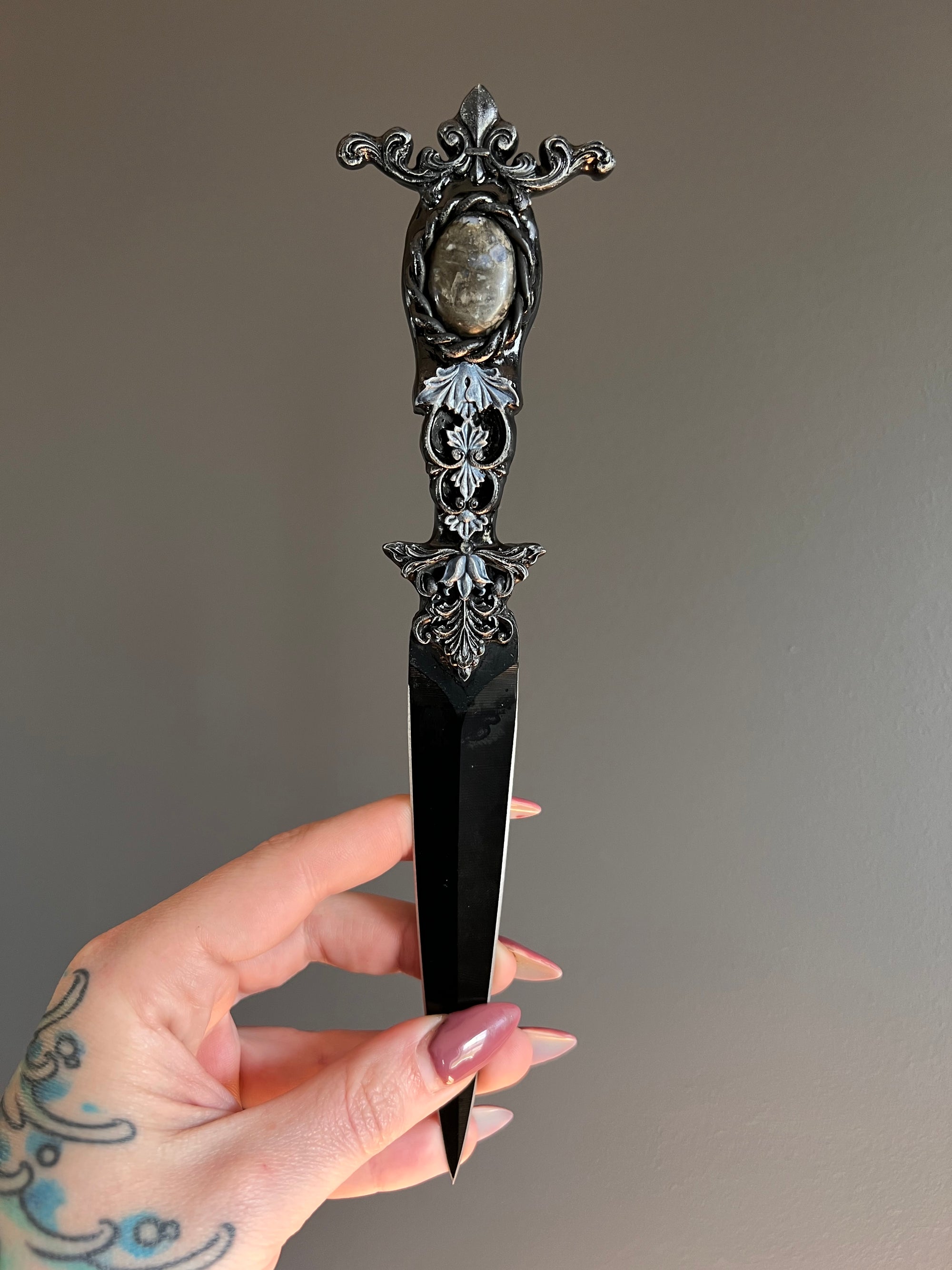 The Empress Customized Elegant Fantasy Dagger – Dead Wrath and Beyond