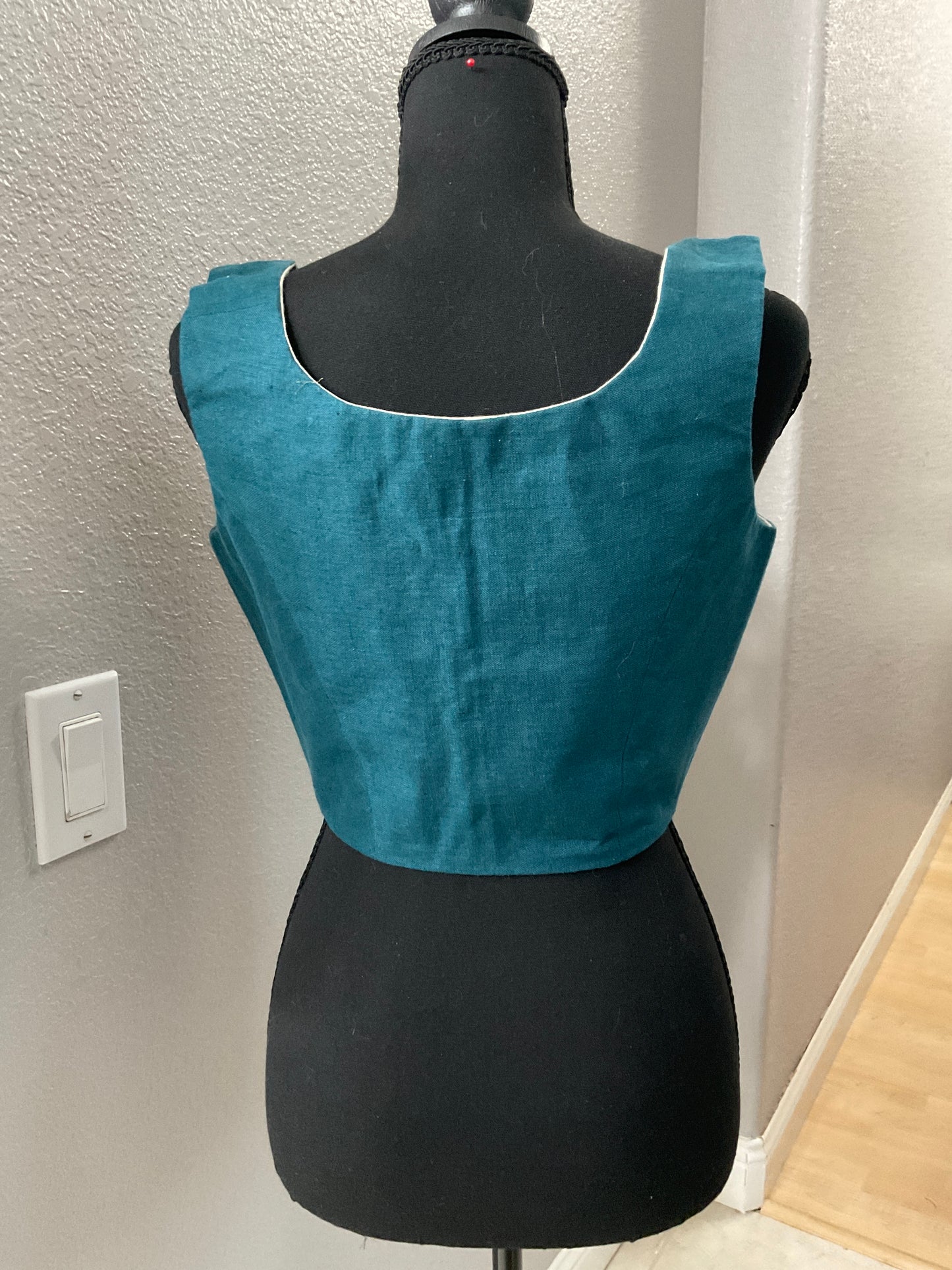 Slovak Meadows Blue Linen Lace Front Stays Size M/L