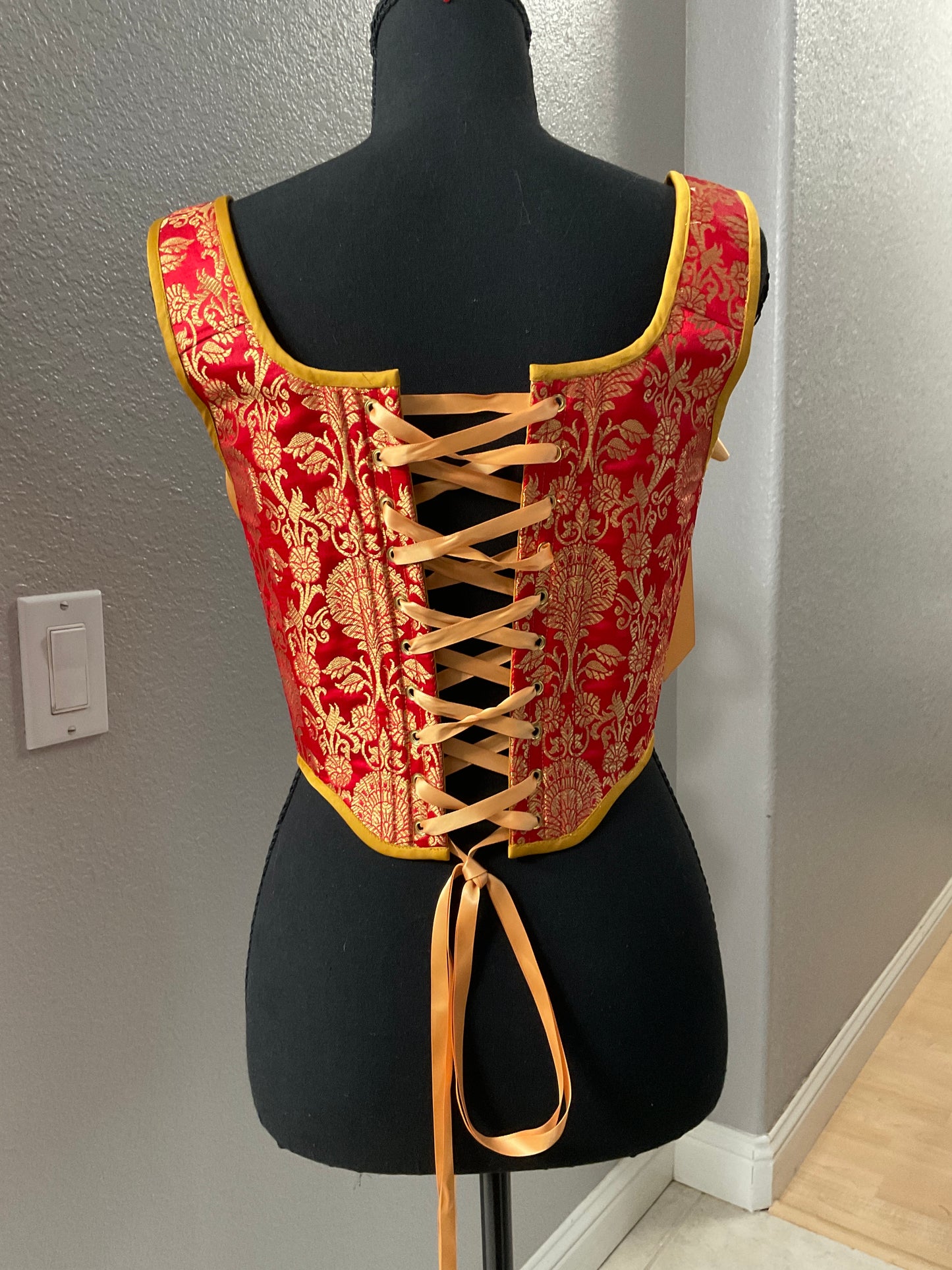 Red & Gold Lace Front & Back Stays Size M/L