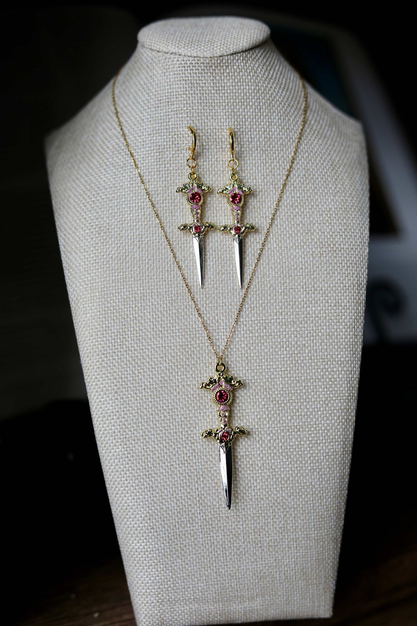 Enchantress 2.5" Necklace